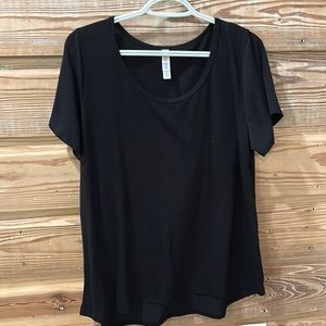 Lularoe women’s top